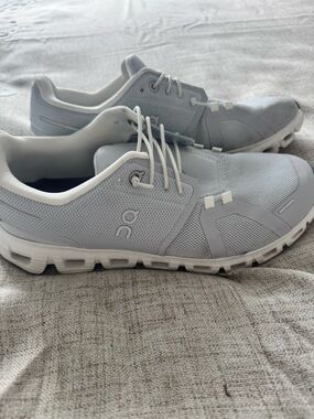 On Running Men's Low-Profile Cloud Sneakers in Light Gray/White